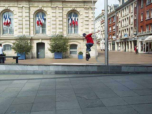 hoteldevilleZEB2.jpg