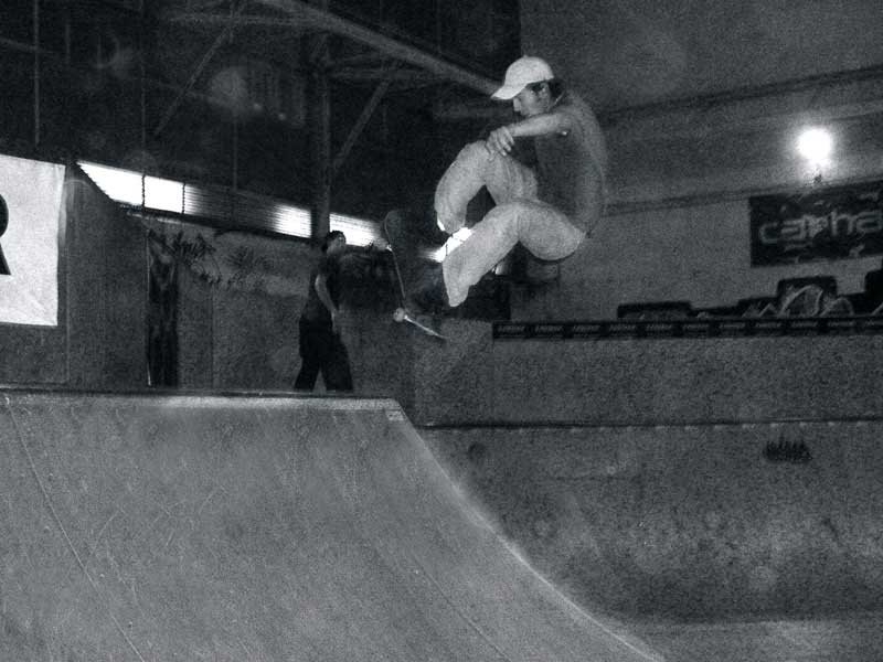 etienne-bowl-ollieF.jpg