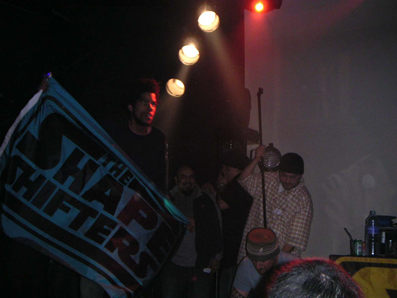 shapeshifters_subtle_drapeau_mars2004_1.JPG